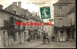 86 Vienne - Les TROIS MOUTIERS - " La Grrande Rue - Belle Animation " - Les Trois Moutiers