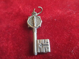 Pendentif Religieux  /en Forme De Clef/ Notre Dame/ / XXéme Siécle       CAN745 - Religion & Esotericism