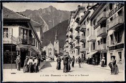 CHAMONIX - LA PLACE - HOTEL " TERMINUS " - PHARMACIE " MONT BLANC "  - BELLE ANIMATION - Chamonix-Mont-Blanc