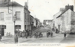 St Saint-Philbert-de-Grand-Lieu - Un Coin De La Place De L'Eglise, Café Des Voyageurs - Edition Artaud Et Nozais - Saint-Philbert-de-Grand-Lieu
