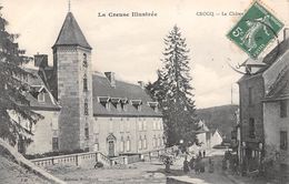 Crocq           23        Une Rue Et Le Château         (voir Scan) - Crocq