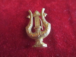 Musique/ Insigne à épingle / Lyre/ Laiton Embouti /Vers 1930 - 1950         PART262 - Other Products