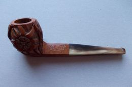 - Ancienne Pipe - Fleur Sculptée - St Claude - - Pipe In Bruyère