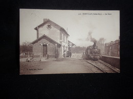 Yerville . La Gare . Le Train  . Voir 2 Scans . - Yerville