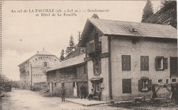 LA FAUCILLE  01  AIN     CPA  HOTEL DE LA FAUCILLE  ET LA GENDARMERIE - Sin Clasificación