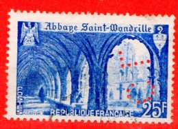 Timbre Abbaye De St Wandrille N°842 Perforé CL - Autres & Non Classés