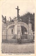 CPA 56 PLOUAY MONUMENT AUX MORTS - Autres & Non Classés