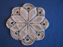 137 - Napperon Au Crochet - Tafelkleden