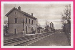 86-352  -  VIENNE - MONTS SUR GUESNES  La Gare Et Le Silo - Monts Sur Guesnes