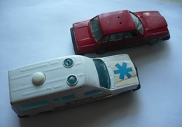 JET-CAR De NOREV - VOLVO 264 Et MERCEDES Ambulance - Norev