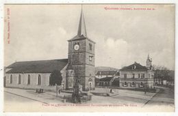 88 - GRANGES - Place De L'Eglise - Le Monument Patriotique Et L'Hôtel De Ville - Weick 11386 - Granges Sur Vologne