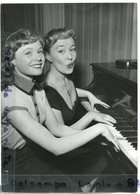 - Photo De Presse - Original - Eichika CHOUREAU, Dominique WILMES, Duo Au Piano, 22-04-1954, TBE, Scan - Berühmtheiten