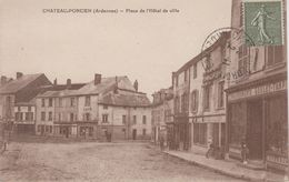 CPA Château-Porcien - Place De L'Hôtel De Ville (avec Petite Animation Devant Etablissements Goulet-Turpin) - Chateau Porcien