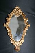 Ancien Petit Miroir Murale En Bois Sculpté Doré Décors Fleur De Lys, XIX ème - Andere & Zonder Classificatie