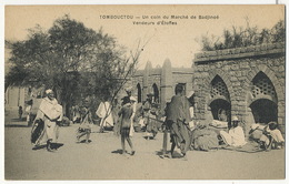 Tombouctou Mali  Un Coin Du Marché De Badjindé Vendeurs D' Etoffes  Imp. Le Deley Homme Nu En Laisse - Mali