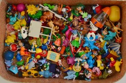Játékfigurák (főleg Kinder), Gyerekbőröndben - Other & Unclassified
