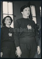 Cca 1950 Elek Ilona (1907-1988) Többszörös Olimpiai Bajok és Világbajnok Tőrvívó Varsóban, Feliratozott, Pecséttel Jelze - Autres & Non Classés