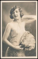 Cca 1920-1930 Hölgy Legyezővel, Fotólap, 14x9 Cm - Autres & Non Classés
