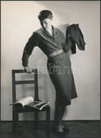 Cca 1960 Divat A Szűkszoknya, Harmath Istvánné Hagyatékából Vintage Fotó, 23x17 Cm - Autres & Non Classés