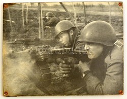 Lövészet, Falapra Kasírozott Katonai Fotó, 24×30 Cm - Autres & Non Classés