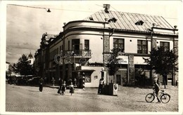 T2 Huszt, Chust; Tér, Kerékpáros, Benzinkút, Automobilok, Pekár üzlete / Square, Man With Bicycle, Gas Station, Automobi - Non Classés