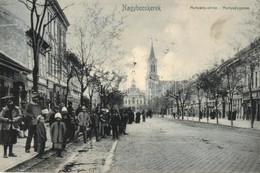 T2 Nagybecskerek, Zrenjanin, Veliki Beckerek; Hunyadi Utca üzletekkel / Street View With Shops - Unclassified