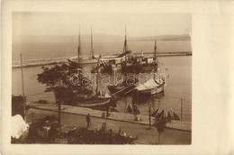 ** T2 Sailing Ships At The Port. Photo - Zonder Classificatie