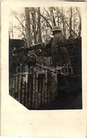** T2 Osztrák-magyar Katona A Lövészárokban Löveggel / WWI Austro-Hungarian K.u.K. Soldier In The Trenches With A Cannon - Non Classificati