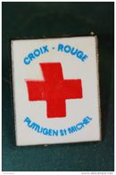 Pin's De La Croix Rouge Française "Puttligen St Michel" Place Puttligen à Saint Michel-sur-Orge - French Red Cross - Services Médicaux