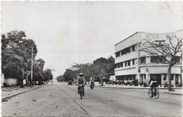 AFRIQUE  . A.E.F.     CONGO. POINTE NOIRE. L AVENUE DU GENERAL DE GAULLE - Pointe-Noire