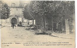 Soissons - La Guerre De 1914 - La Place De La Mairie Après Un Engagement Entre Cavaliers Anglais Et Allemands - Soissons