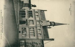 43 CRAPONNE SUR ARZON / Le Monument Aux Morts Et L'Hôtel De Ville / - Craponne Sur Arzon