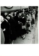 La File D'attente 1950 Par Doisneau - Doisneau