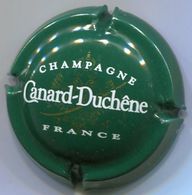 CAPSULE-CHAMPAGNE CANARD-DUCHENE N°74a Vert, Lettres Moyennes De France, Verso Métal - Canard Duchêne