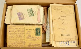 Egy Doboznyi Vegyes Papírrégiség Tétel: Levelek, Dokumentumok, Iratok, átnézésre érdemes Anyag - Unclassified