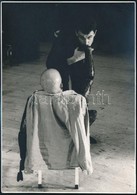 Cca 1980 Színházi Fotó, Hátoldalán Grencsó István Bélyegzéssel, 17,5x12 Cm - Altri & Non Classificati