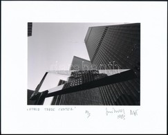 1983 Jankovszky György(1946-): World Trade Center 10/3, Feliratozva, Kartonra Kasírozva, Pecséttel Jelzett, 13x17,5 Cm - Autres & Non Classés
