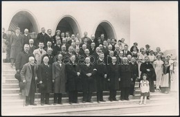 Cca 1936 Rákospalota-Újfalu Református Templom (Magyar Sáfárság Temploma) Előtt Készült Csoportkép Helyi Notabilitásokró - Autres & Non Classés