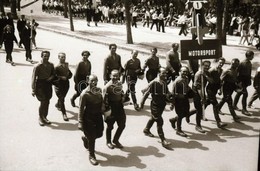 1949. Május 1. Budapest, Fotóriport A Felvonulásról, 38 Db Szabadon Felhasználható Vintage Negatív, 24x36 Mm - Autres & Non Classés