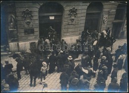 Cca 1916 Képek A Háborúból: Mozgósítás Budapesten, Fölszerelés Az Utcán / Mobilizing In Budapest - Other & Unclassified