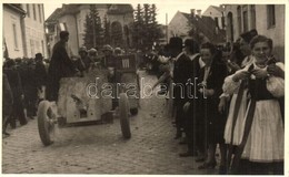 * T2 1940 Csíkszereda, Miercurea Ciuc; Bevonulás, ünneplő Tömeg, Tank. Aladics Okleveles Mérnök Felvétele / Entry Of The - Ohne Zuordnung