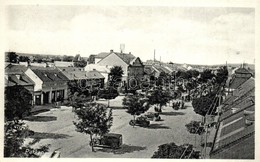 T3 Párkány, Stúrovó; Utcakép Piaccal, Automobilok, Vichor József üzlete / Street View With Market And Automobiles, Shops - Non Classés