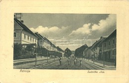 * T3 Petrinya, Petrinja; Sudnicka Ulica. Naklada K. Halagic / Utcakép, Gyerekek. W. L. Bp. 7515. / Street View, Children - Non Classés
