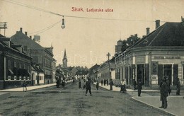 * T2/T3 Sziszek, Sisak; Ladjarska Ulica / Utcakép, Vas üzlet. 1615. S. Jünker Kiadása / Street View, Shops (EK) - Non Classés