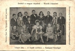 ** T4 Liliputi Falu A Törpék Színháza. Emlékül A Magyar Törpéktől / Hungarian Small People Theatre, Group (fa) - Non Classés