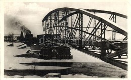 T2 A Gyékényes-Zákányi Felrobbantott Vasúti Dráva-híd Helyreállítás Után Télen. Gőzmozdony / WWII Hungarian Military, Bl - Unclassified