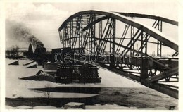T2 A Gyékényes-Zákányi Felrobbantott Vasúti Dráva-híd Helyreállítás Után Télen. Gőzmozdony / WWII Hungarian Military, Bl - Non Classés