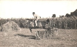 * T2 1940 Lóugratás A Harctéren / WWII Hungarian Hussar On Horseback. Fóti György Photo - Unclassified