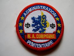 INSIGNE TISSUS PATCH ADMINISTRATION PENITENTIAIRE LA M.A DE COMPIEGNE 60  SUR VELCROS ETAT EXCELLENT - Police & Gendarmerie