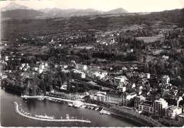 74 - EVIAN LES BAINS : Vue Aérienne - Le Port - Les Hotels - CPSM Dentelée Noir  Blanc Grand Format 1958 - Haute Savoie - Evian-les-Bains